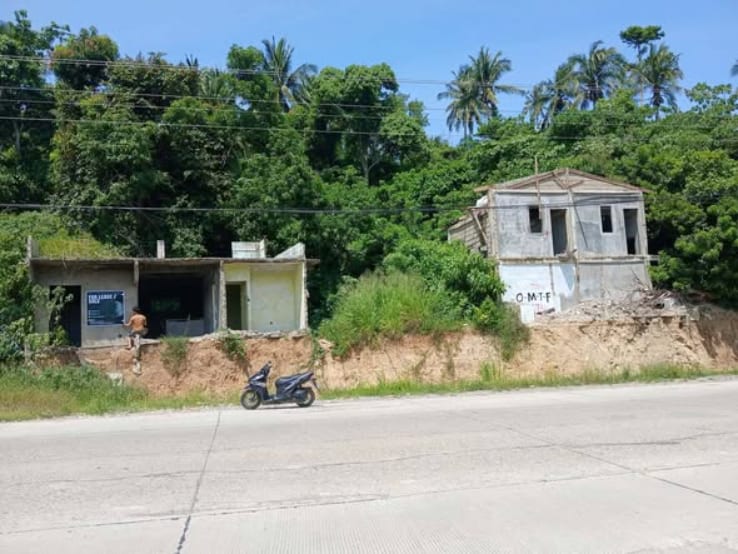 Lot along the national highway, near the town proper, Aroroy